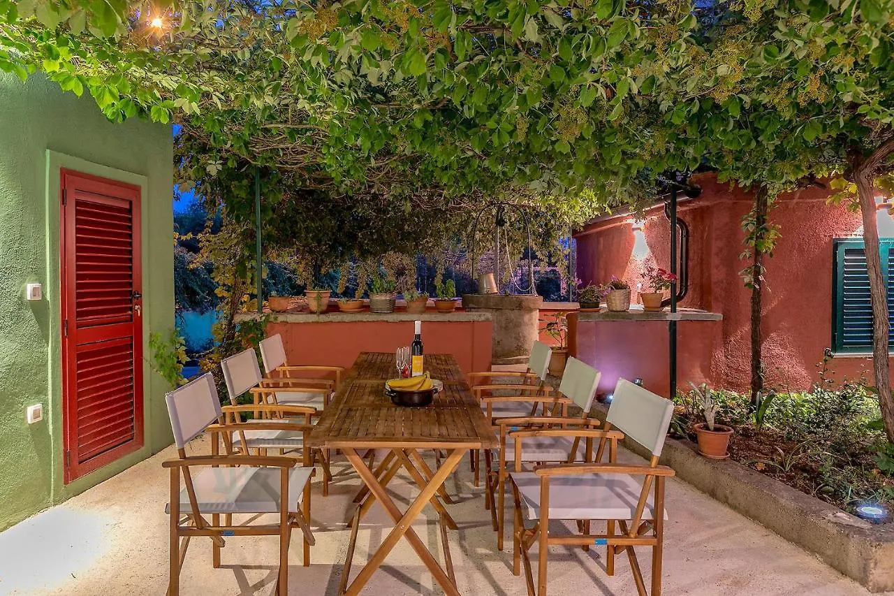 House Bougainvillea Pula Ferienhaus