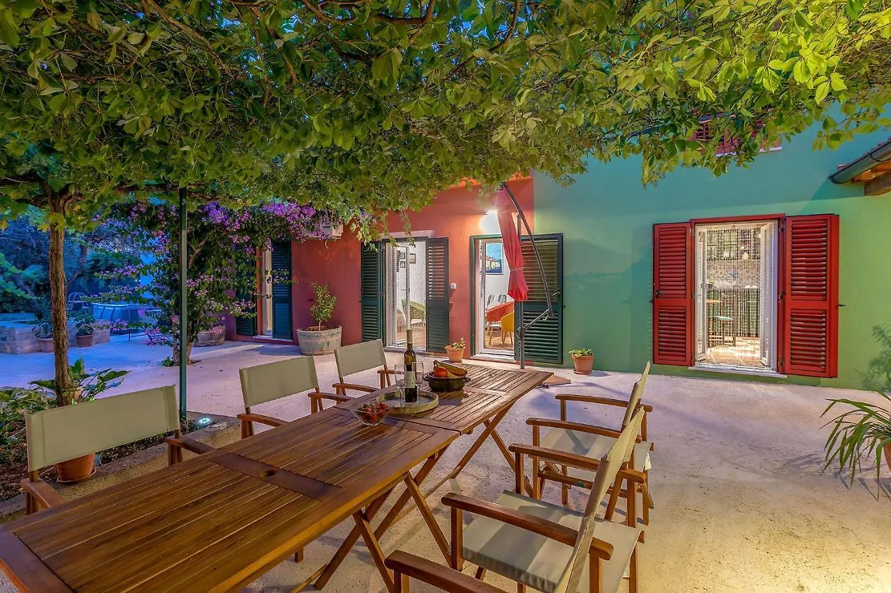 Ferienhaus House Bougainvillea Pula