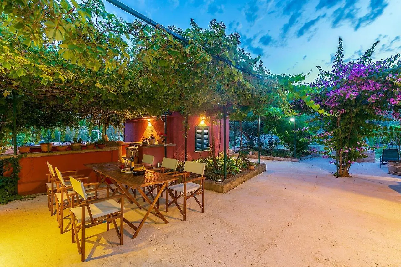 House Bougainvillea Pula