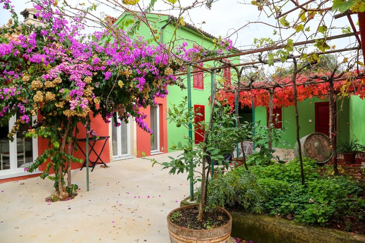 House Bougainvillea Pula 0*,  Kroatien