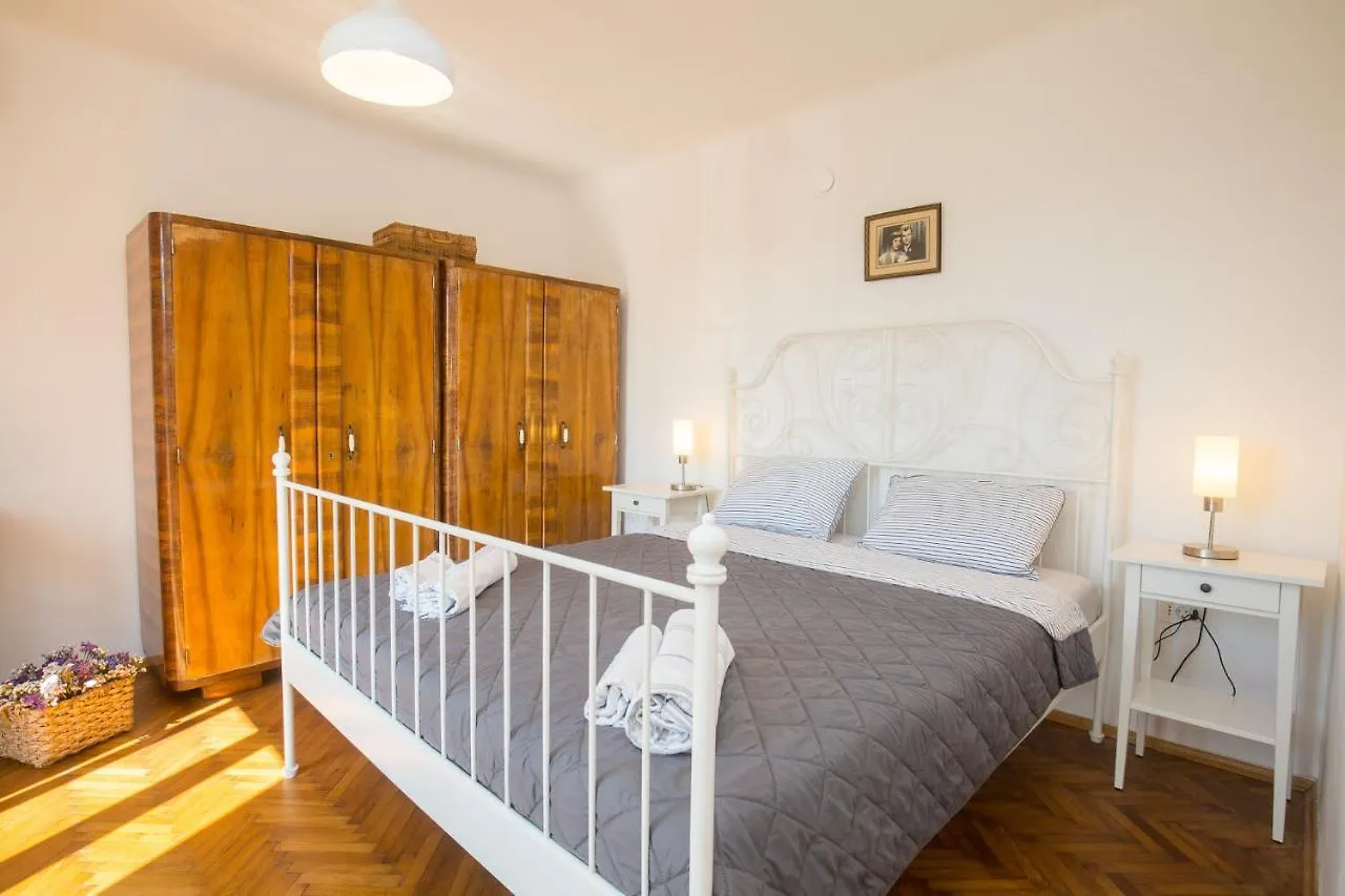 Ferienhaus House Bougainvillea Pula Kroatien