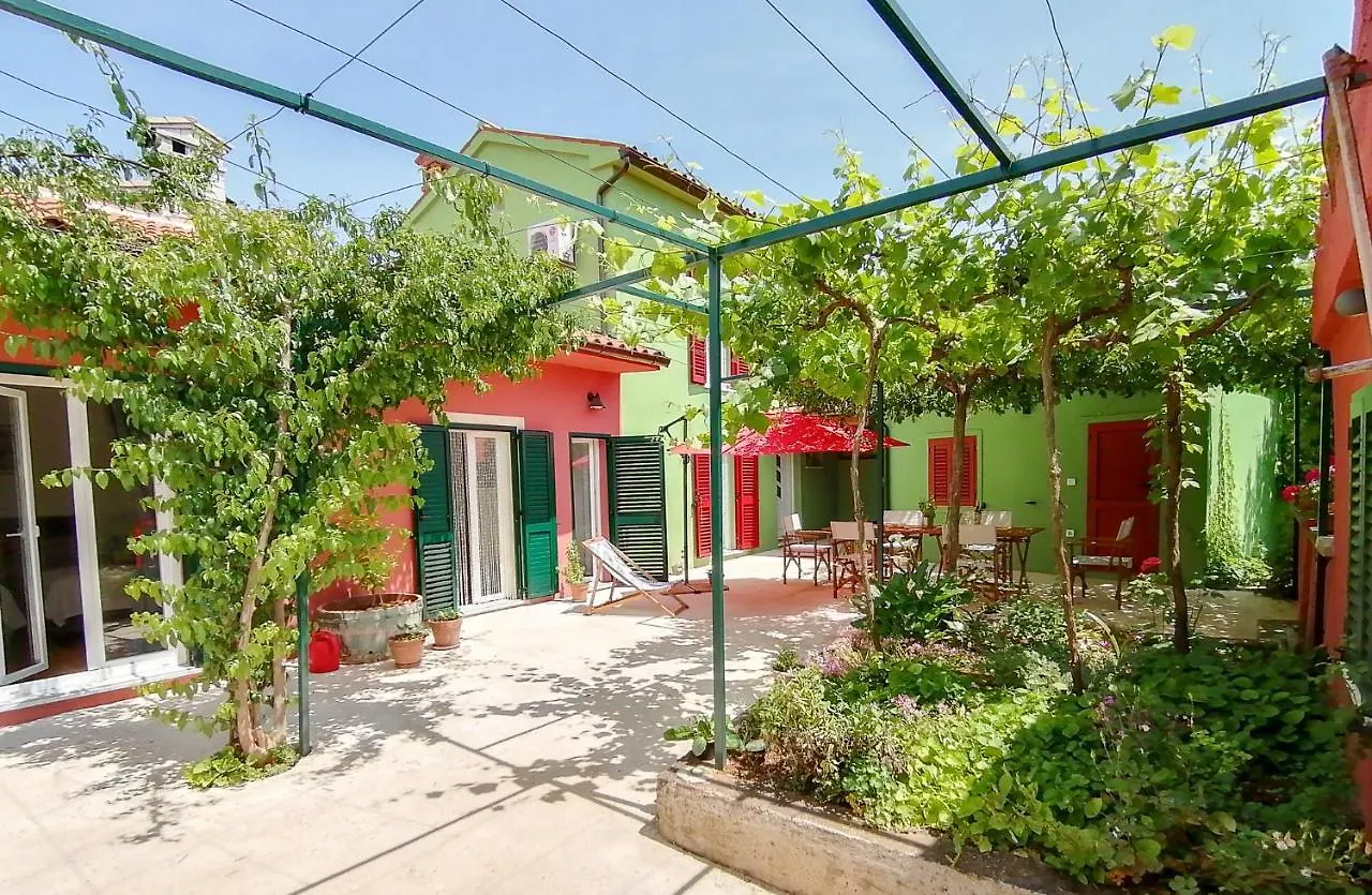 Holiday home House Bougainvillea Pula
